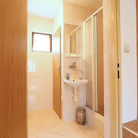 Maria - Bez Kontaktu S Ubytovatelom 